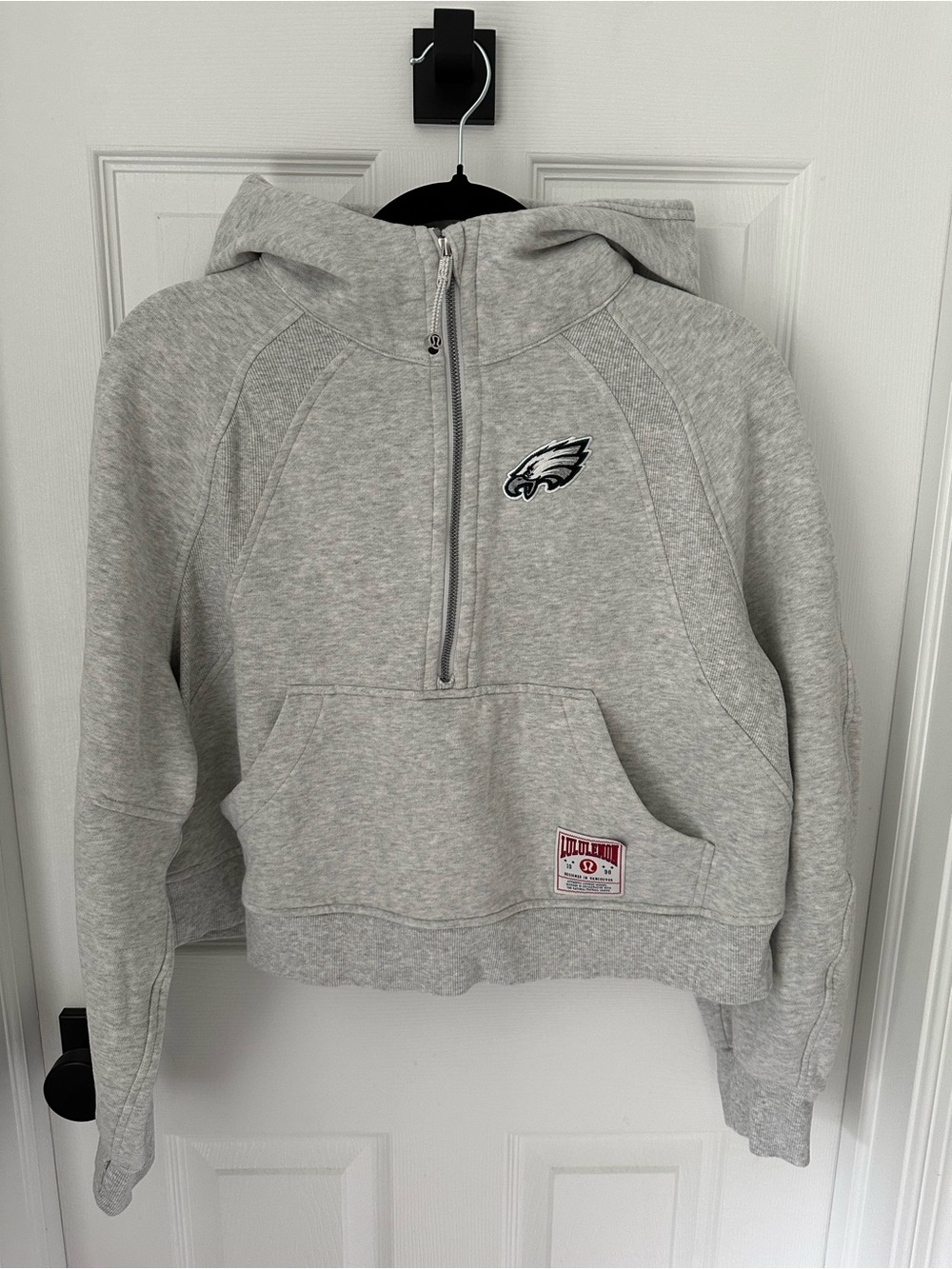 NWOT Lululemon Womens Eagles Cropped Light Gray Half-Zip Hooded Pullover, M/L